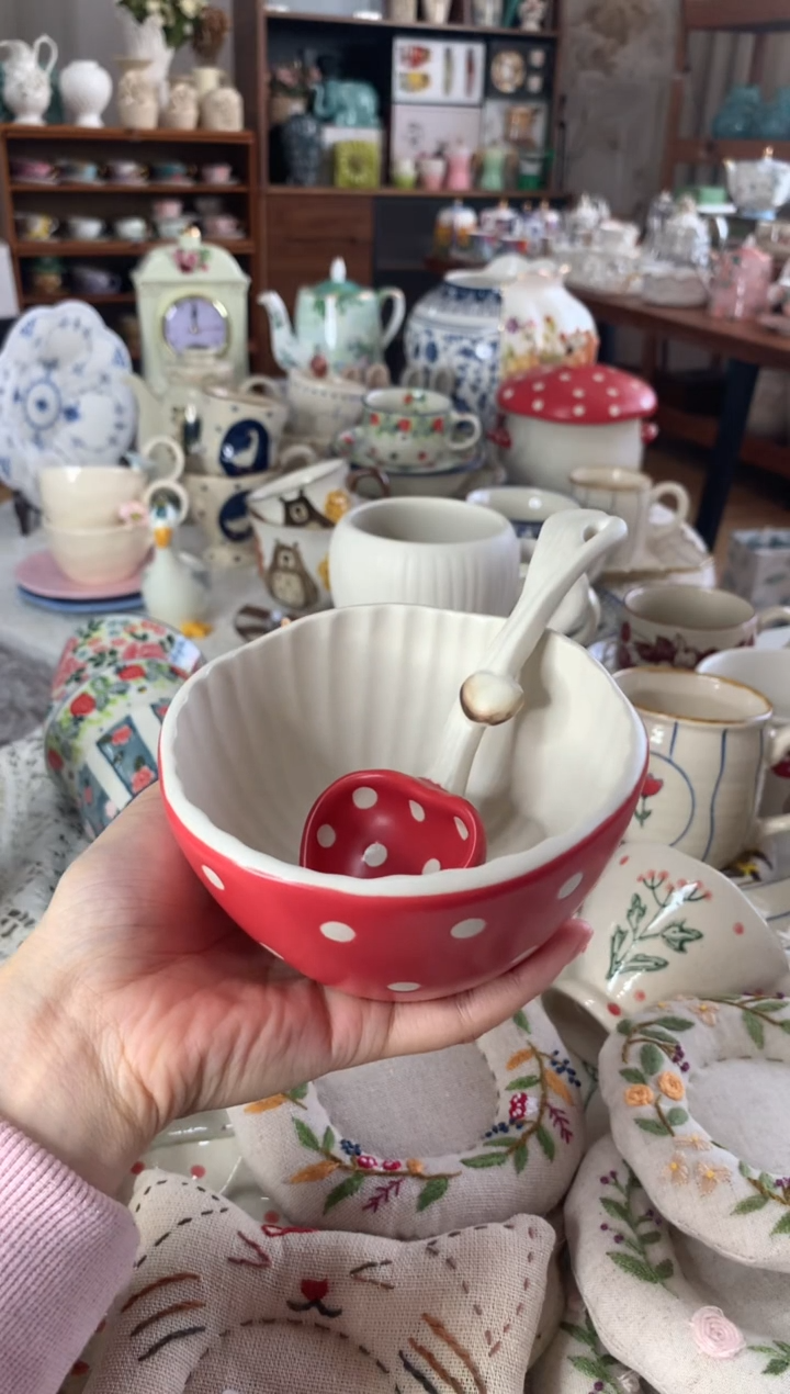 陶瓷红蘑菇4.5寸碗+勺子1个