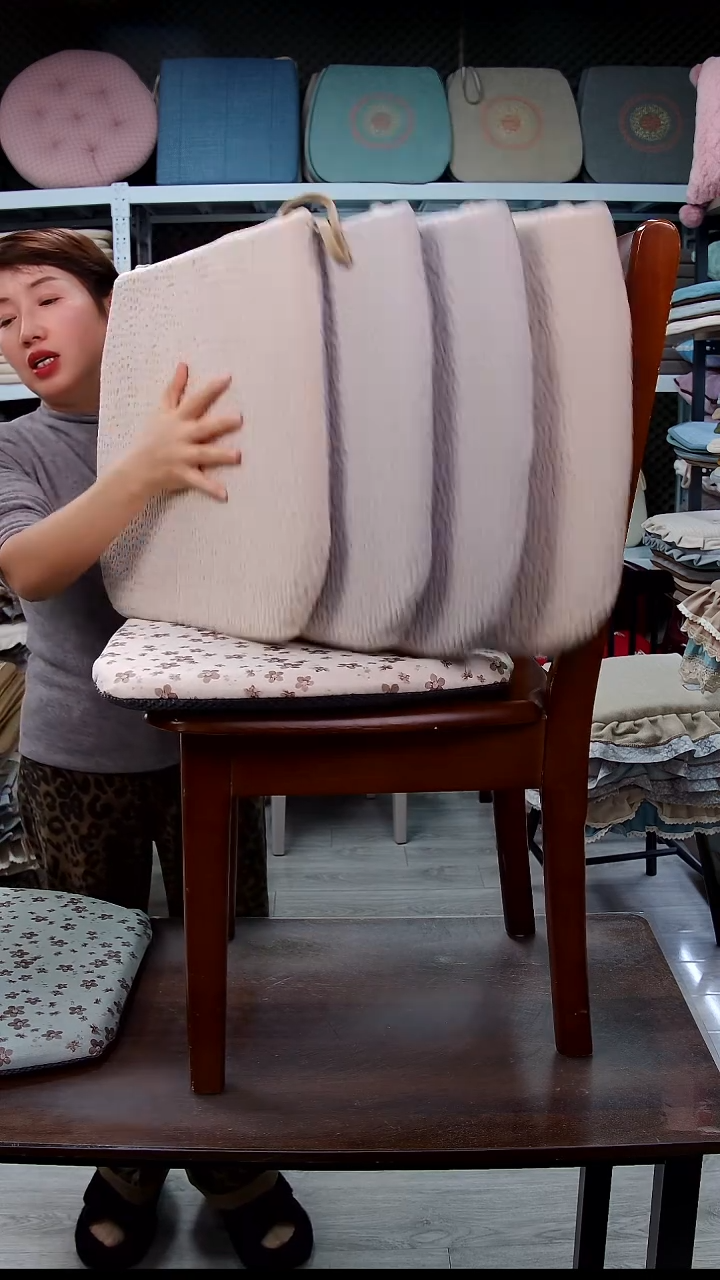 布玉米绒记忆棉：浅灰2个+米色2个