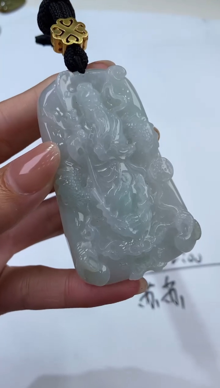 【闪购商品】翡翠未镶嵌颈饰2205635  