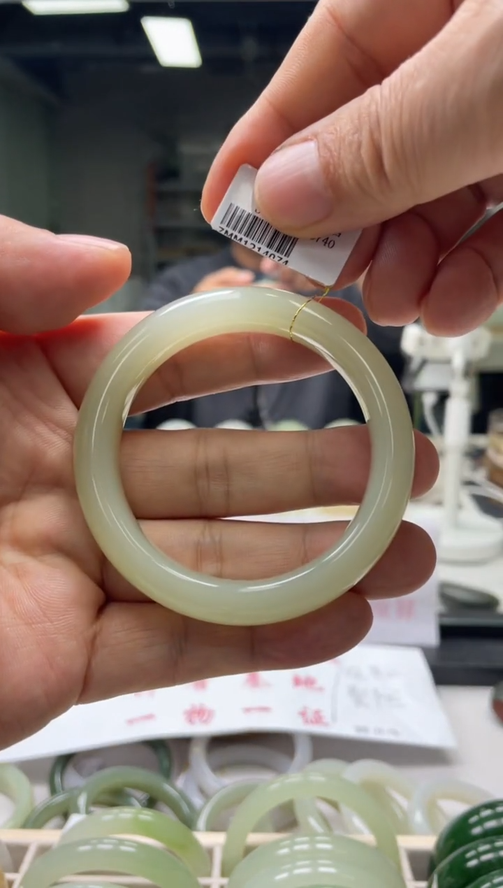 【闪购商品】和田玉手镯未镶嵌编码4074 圈口54-55