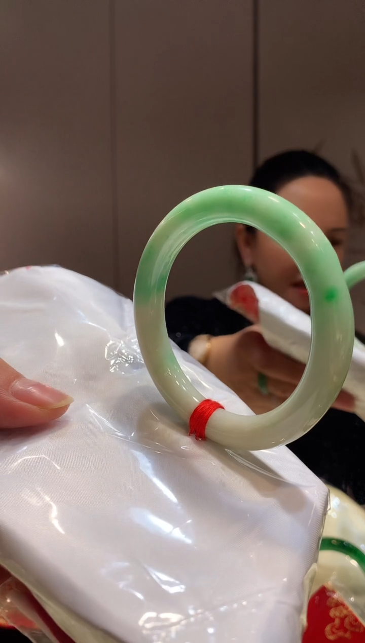 【闪购商品】翡翠手镯未镶嵌手镯  