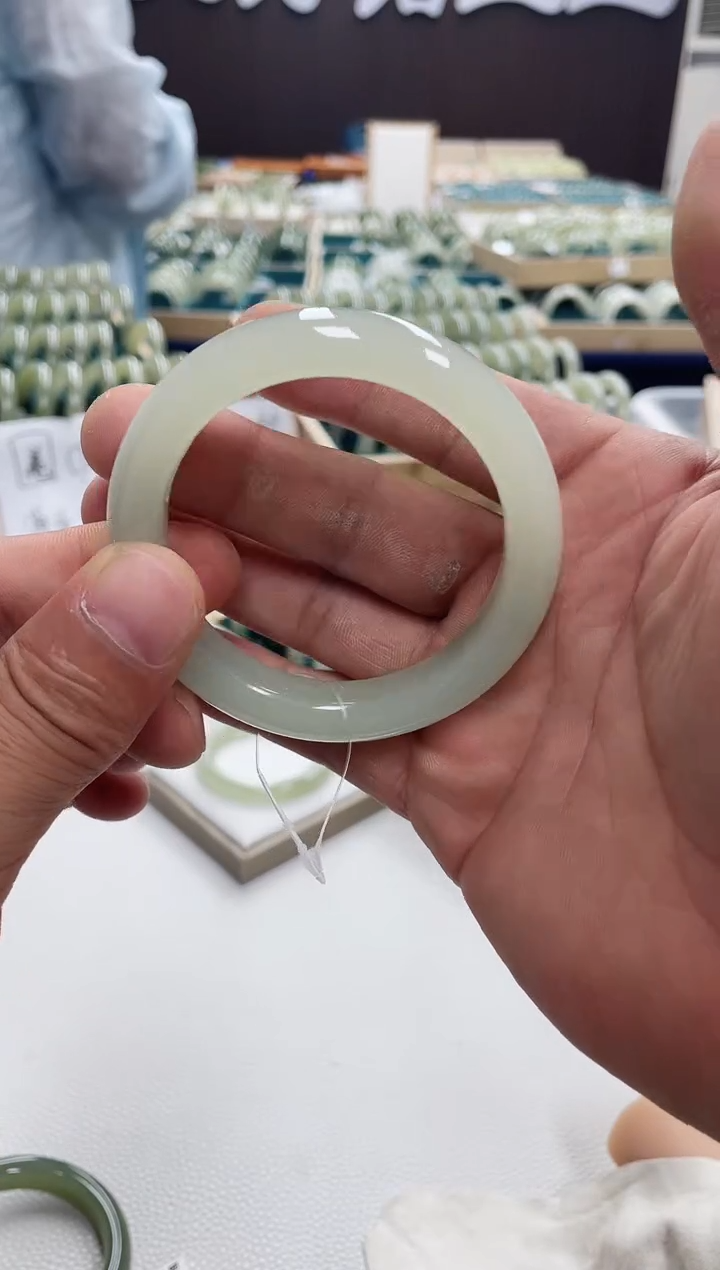 和田玉手镯未镶嵌和田玉手镯