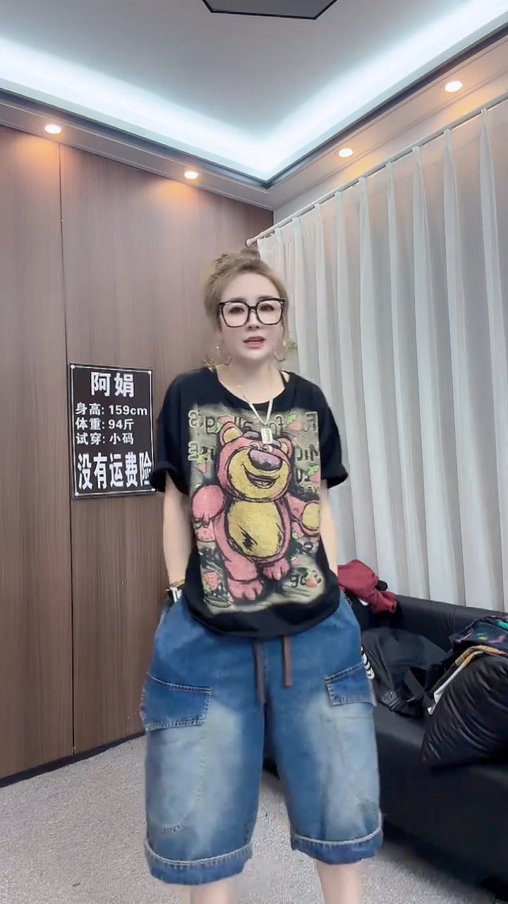 黑色草莓熊短袖。。