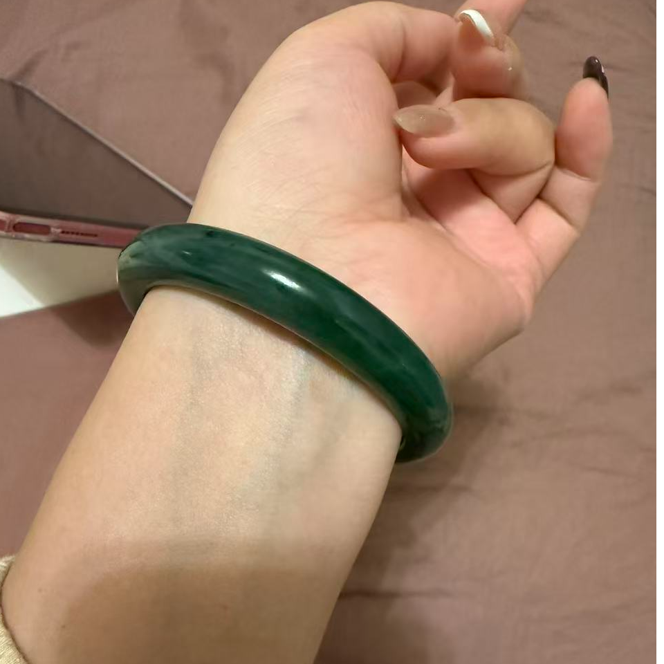 六六和田玉 天然碧玉手镯：A211