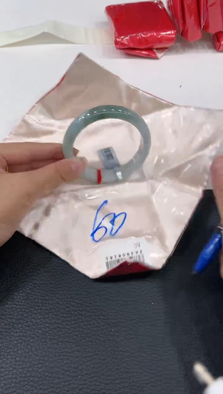 【闪购商品】翡翠手镯未镶嵌手镯