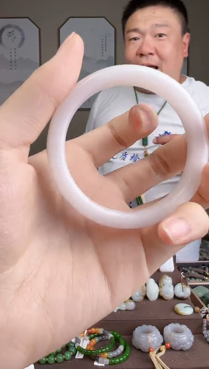 和田玉手镯未镶嵌多样性发货 拍一单发一个52-64