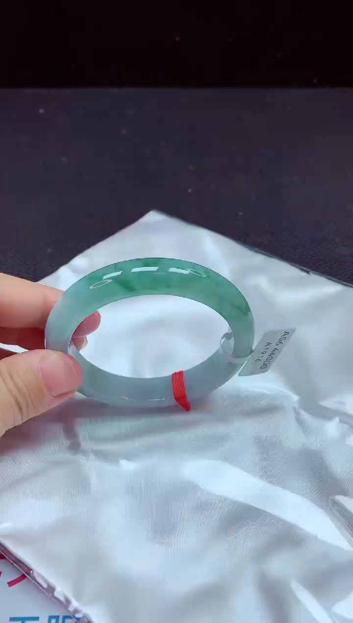 【闪购商品】翡翠手镯未镶嵌镯子56+