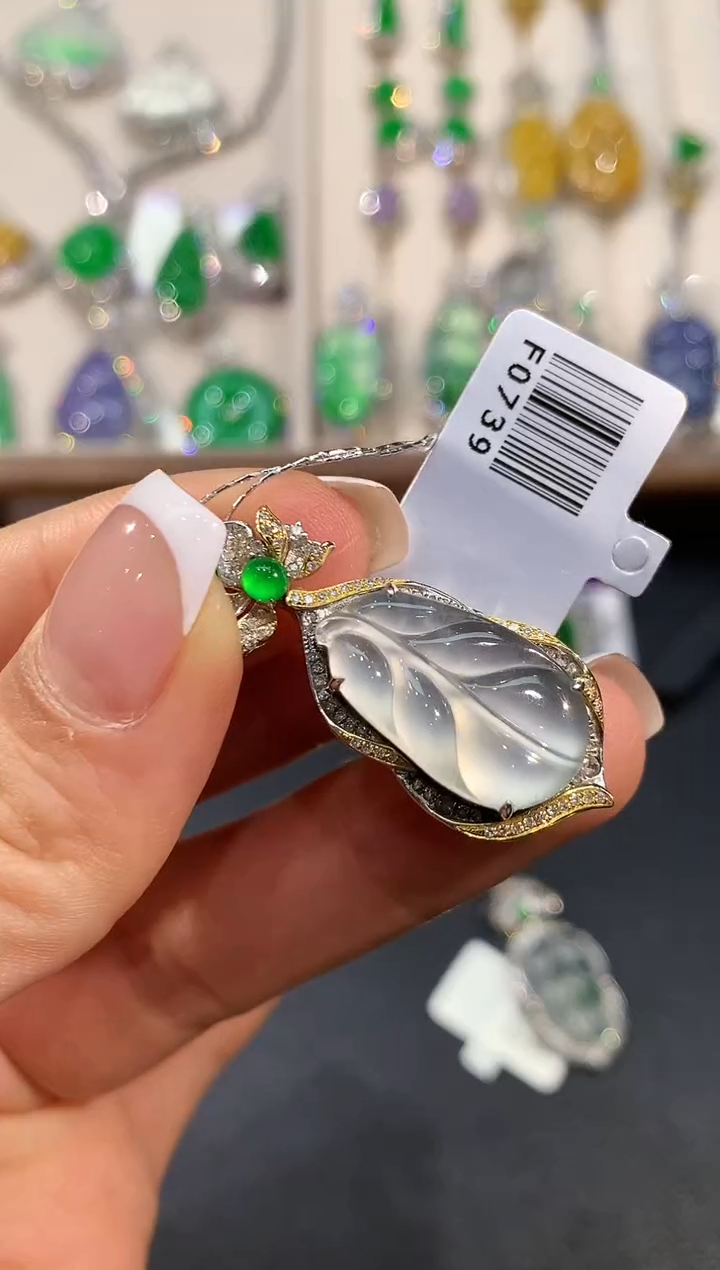 【闪购商品】翡翠吊坠(不含链)18K金镶嵌F0739