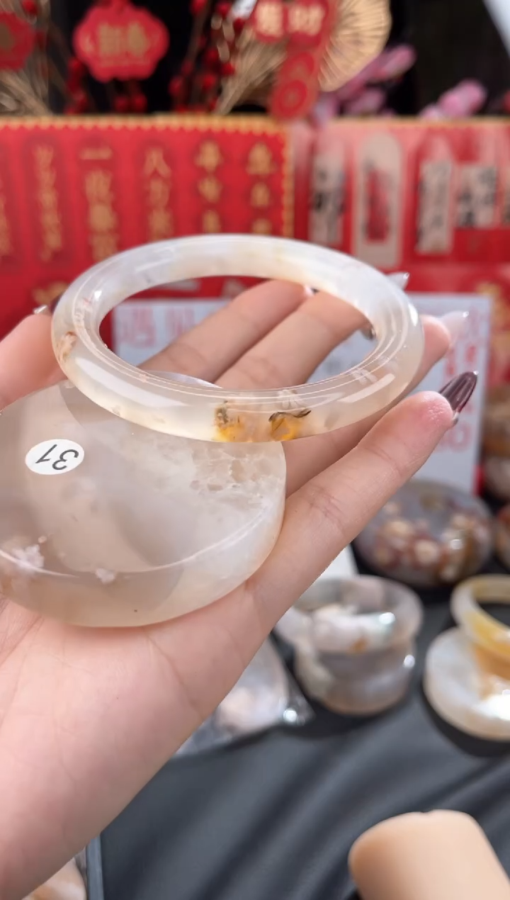 【闪购商品】石英质玉手镯未镶嵌61