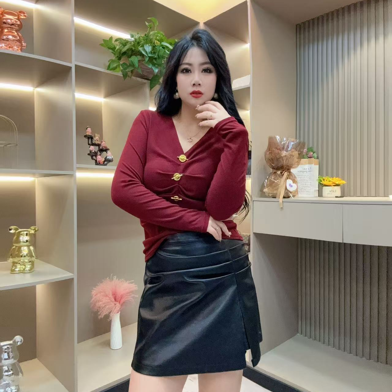 秋季上衣-甜 8448秋季时尚大码修身抽褶纽扣设计百搭轻熟纯欲上衣