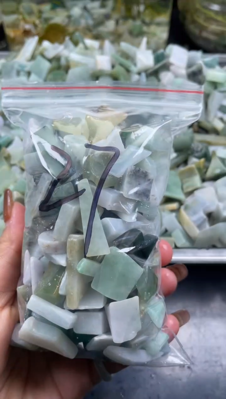 配石翡翠天然翡翠小号500克27