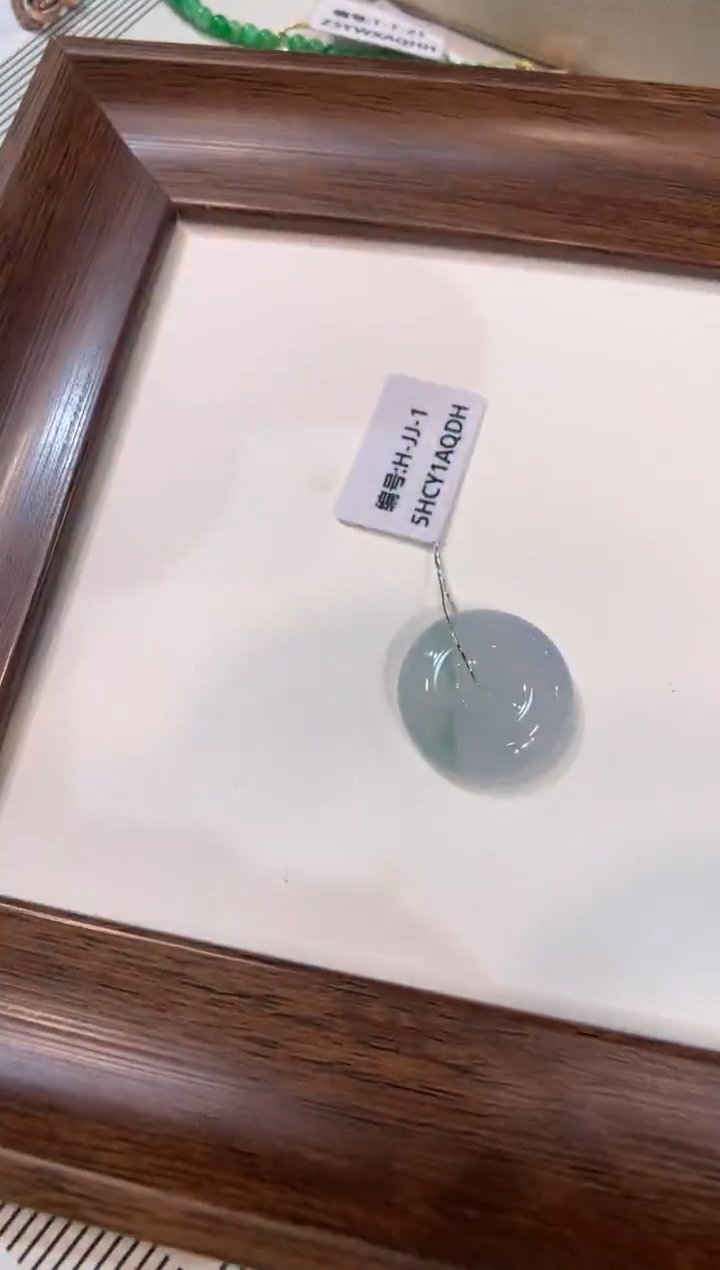 颈饰未镶嵌翡翠平安扣