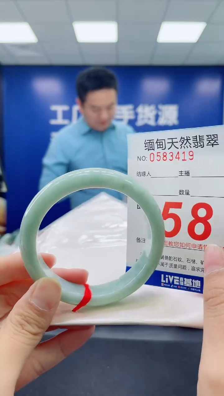 未镶嵌手镯翡翠天然翡翠手镯