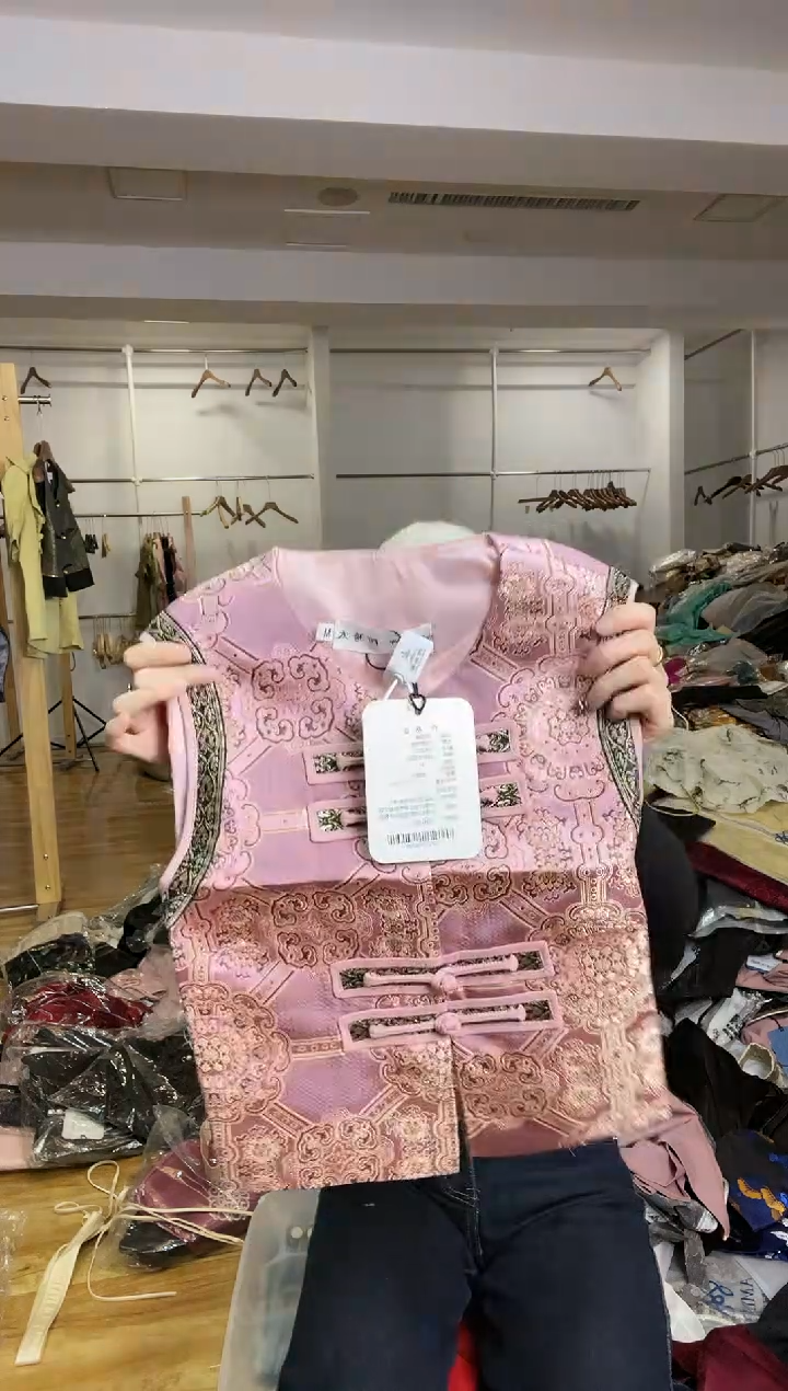 马甲       M码       80-110斤