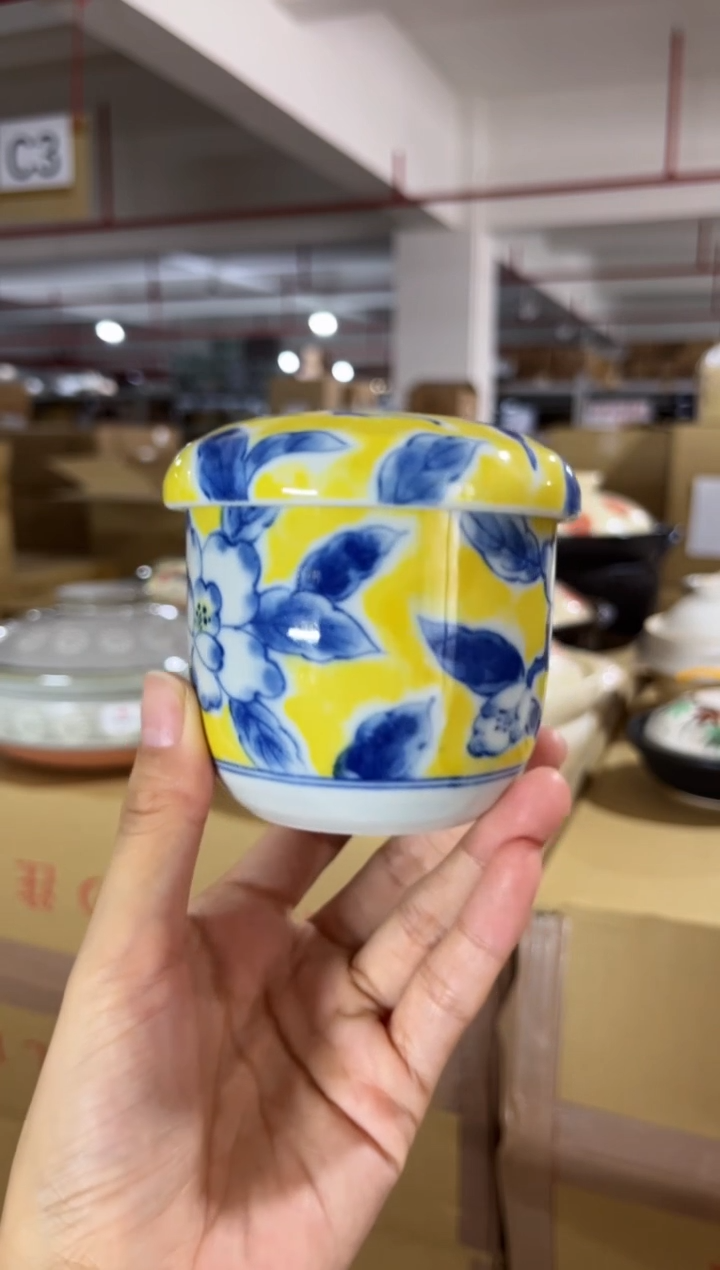 瓷片黄彩牡丹蛋盅