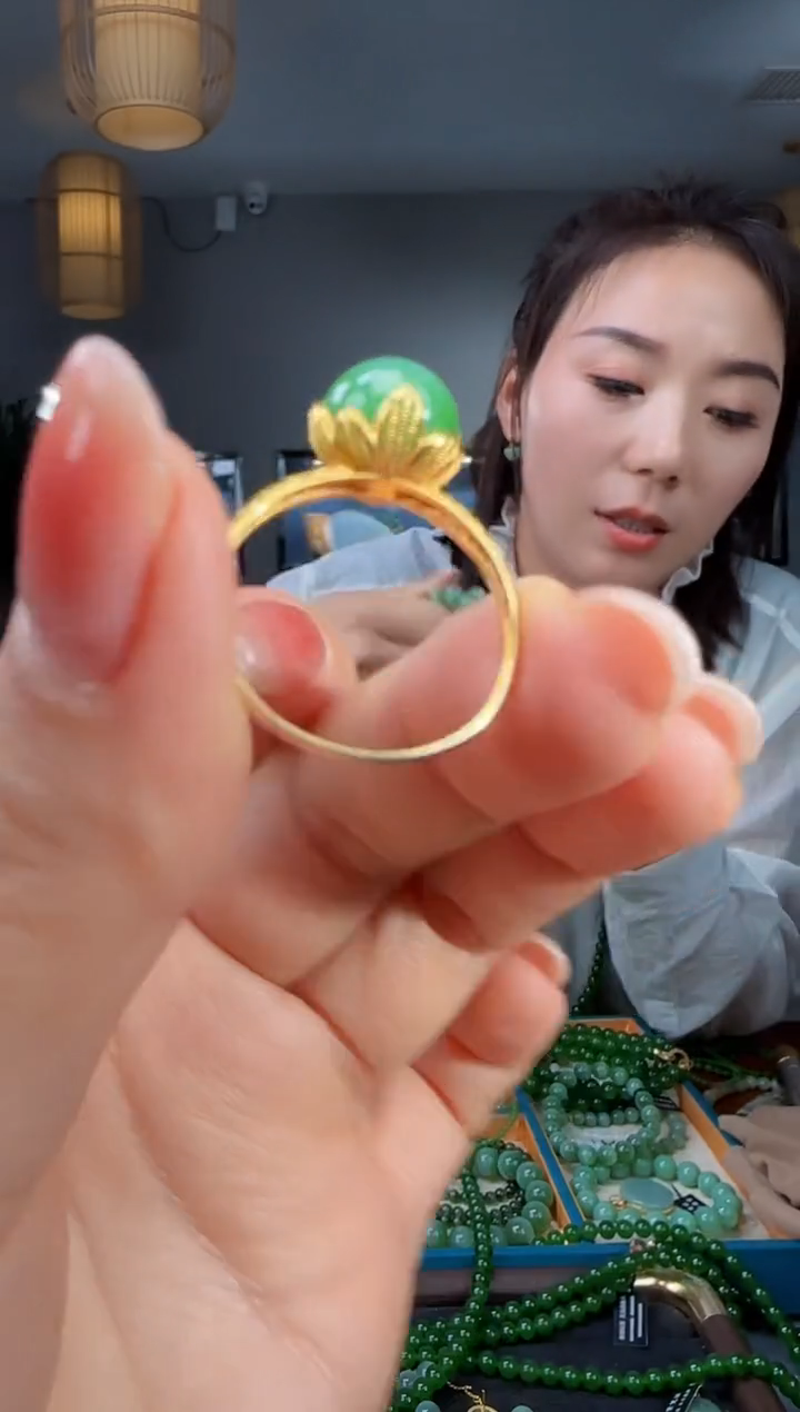 18K金镶嵌戒指和田玉22