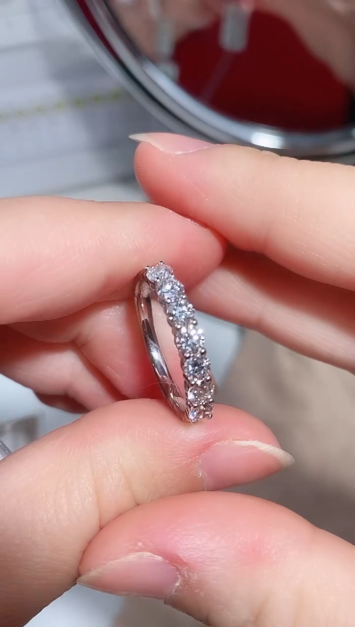 【闪购商品】实验室培育钻石18K金镶嵌戒指15分7公主