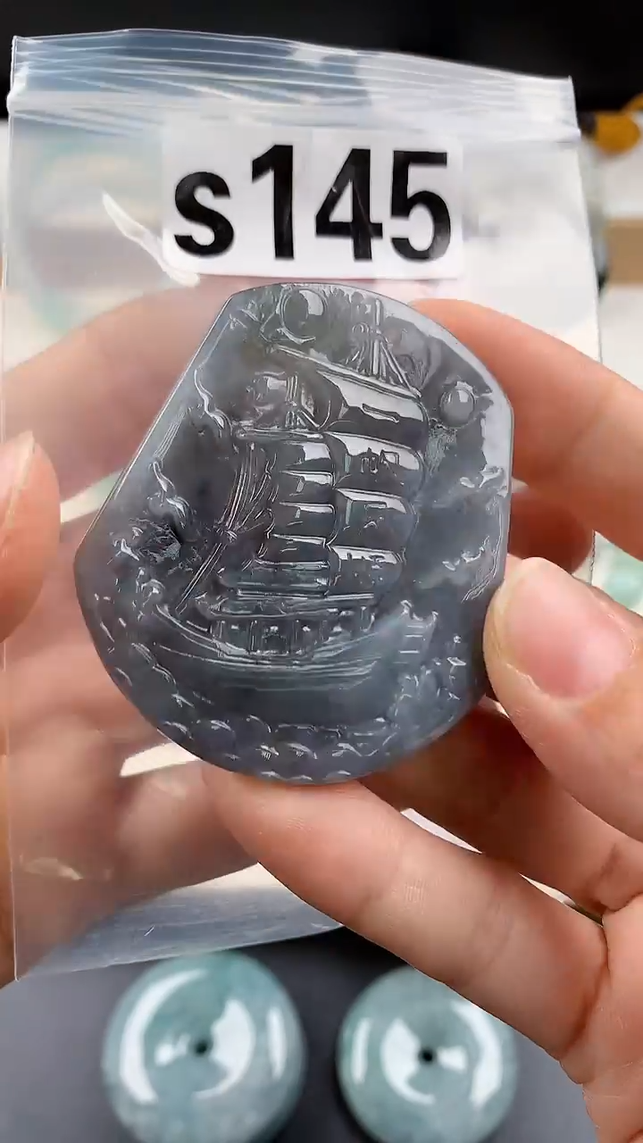 颈饰未镶嵌翡翠天然翡翠吊坠挂件