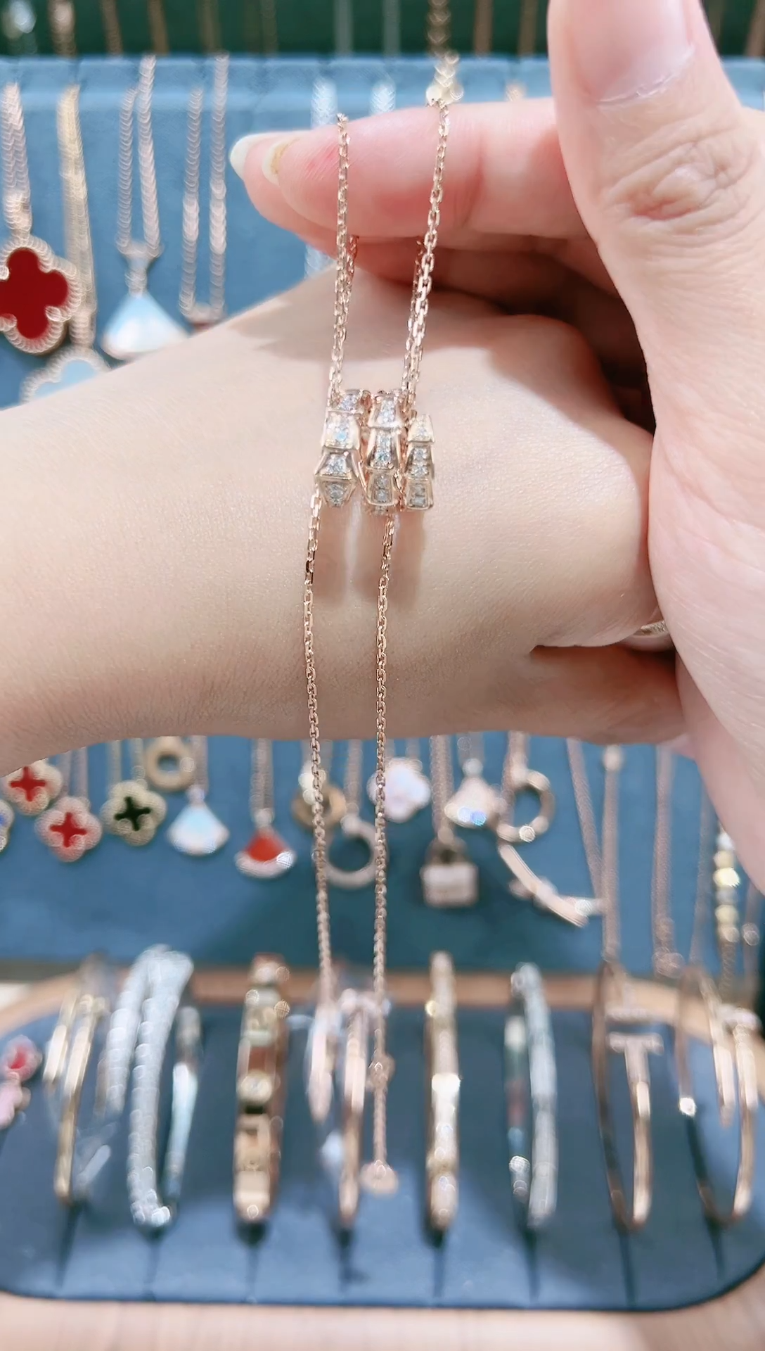 颈饰18K金镶嵌钻石钻石灵蛇项链（多样性发其一）