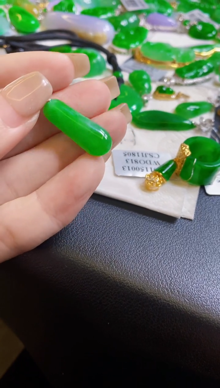 【闪购商品】定制翡翠18K金镶嵌吊坠