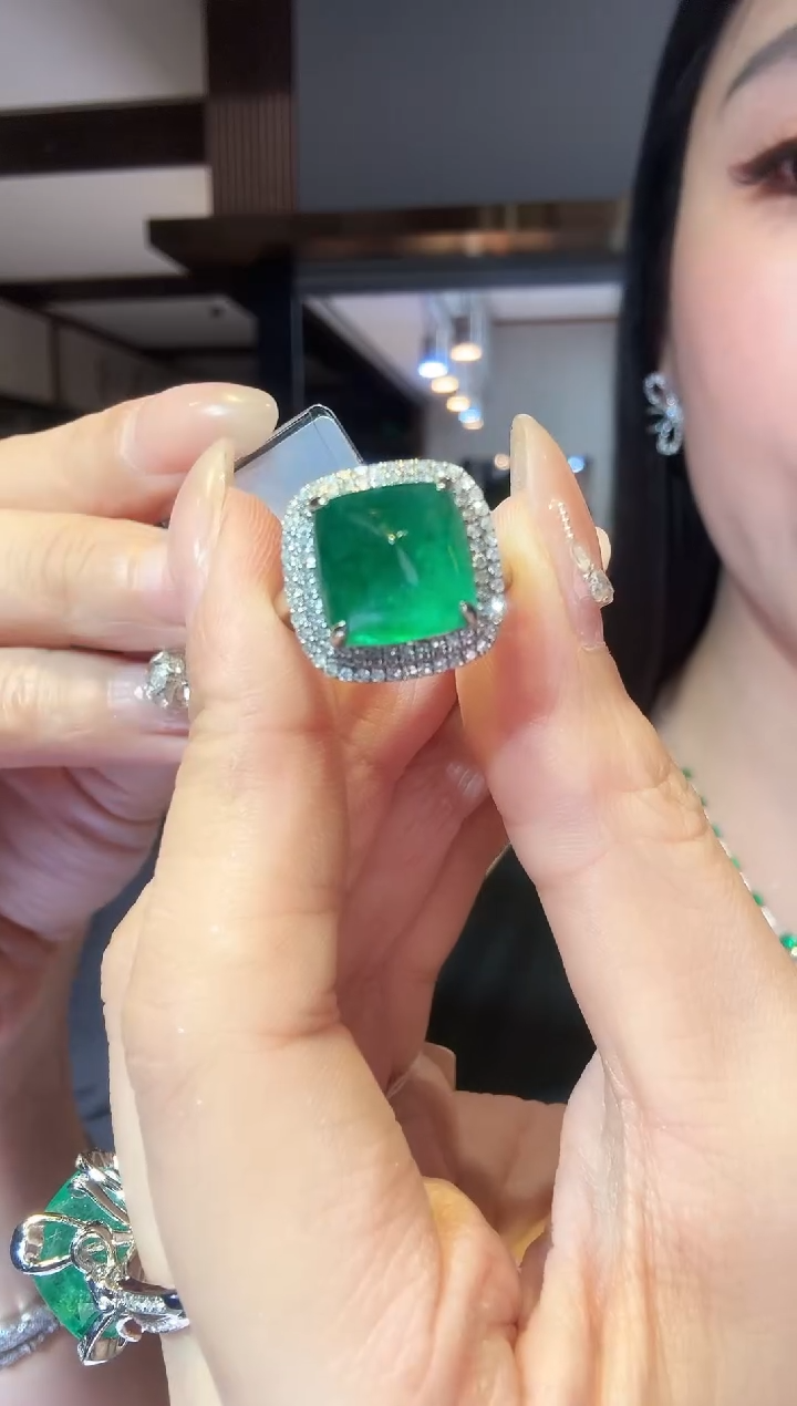 铂Pt950镶嵌戒指祖母绿6.87ct   吉尔德大证