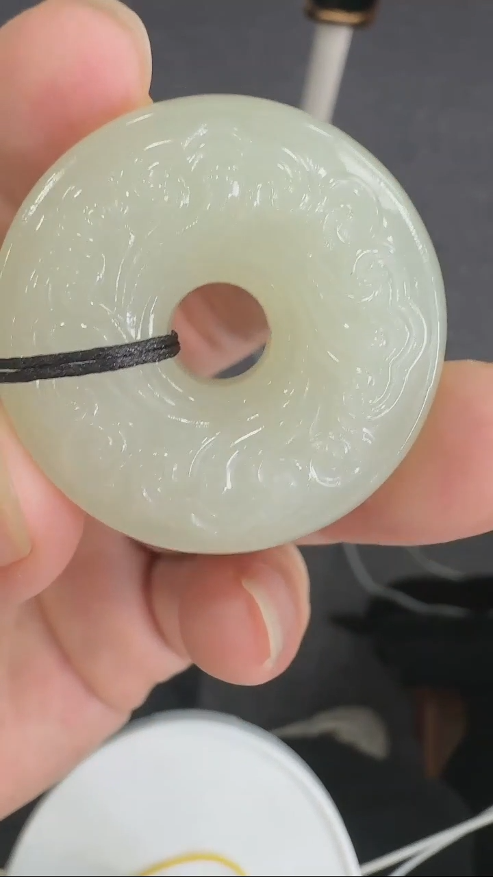 和田玉未镶嵌颈饰平安扣配绳