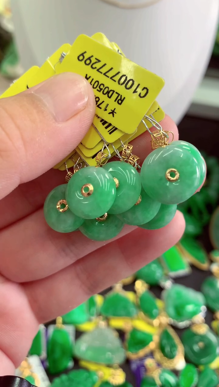 翡翠18K金镶嵌颈饰多样性发货其中一件