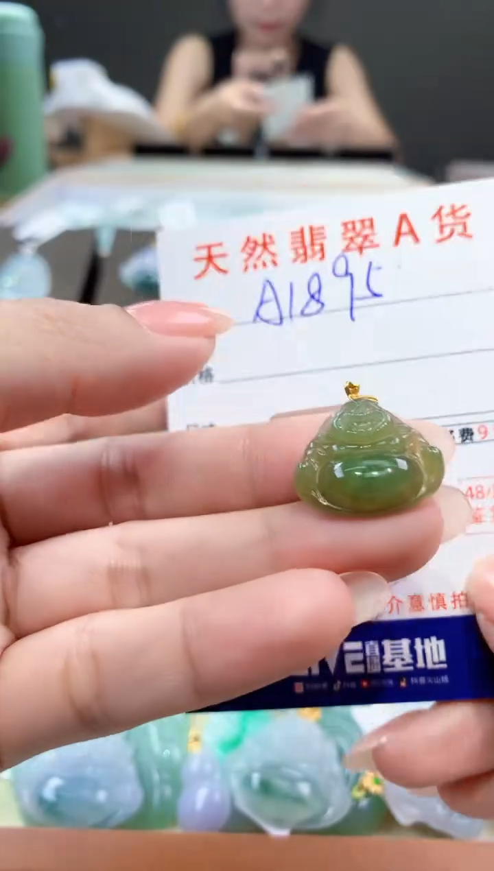 颈饰18K金镶嵌翡翠天然翡翠A货挂件 
