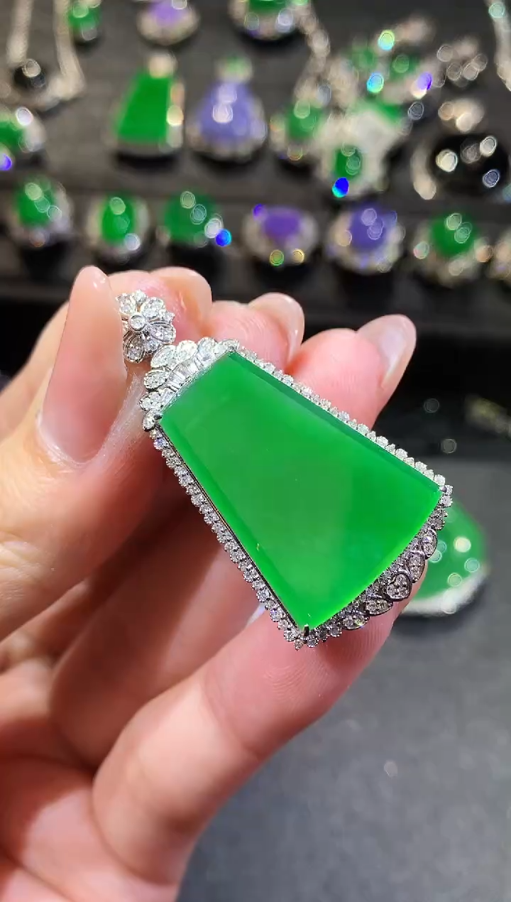 【闪购商品】翡翠吊坠(不含链)18K金镶嵌102-无事牌