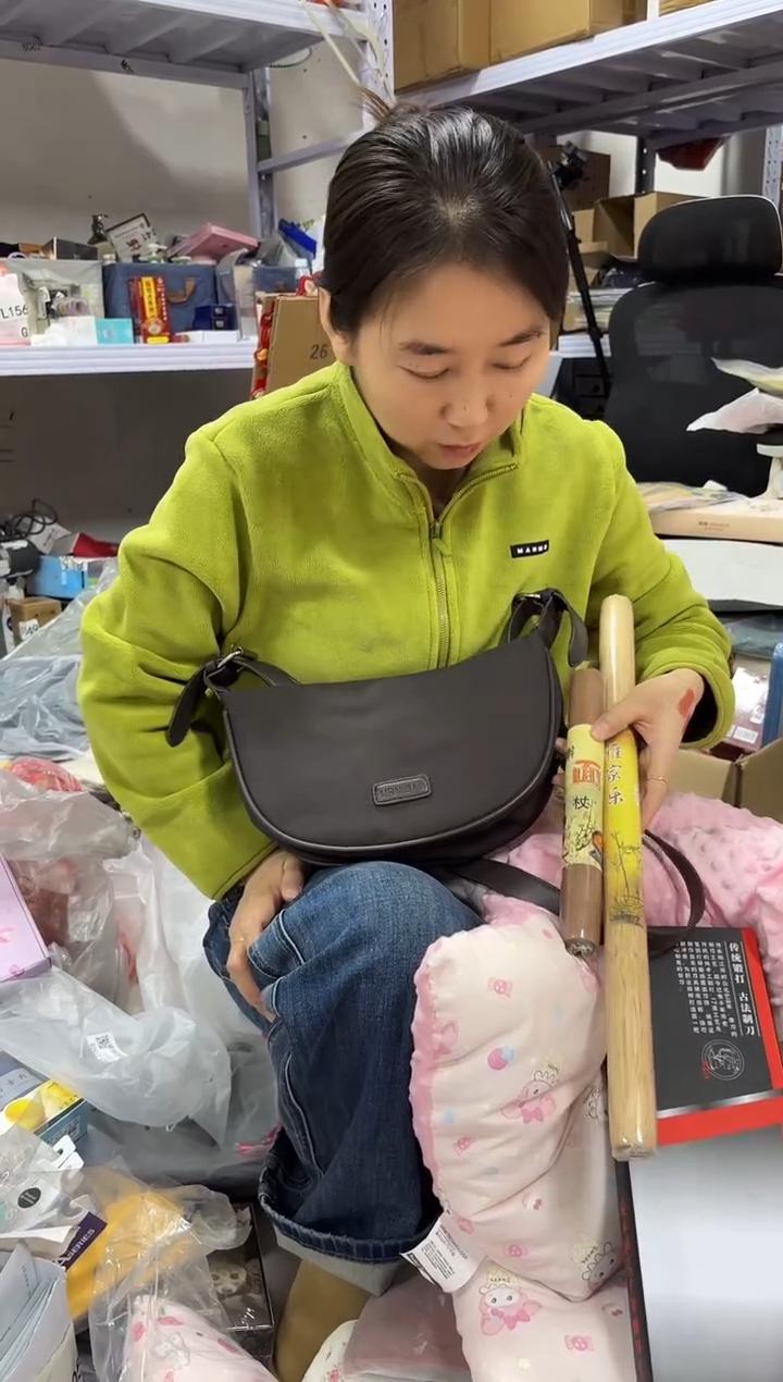 PVC点点小红心 没关注的关注一下主播 擀面杖发两个