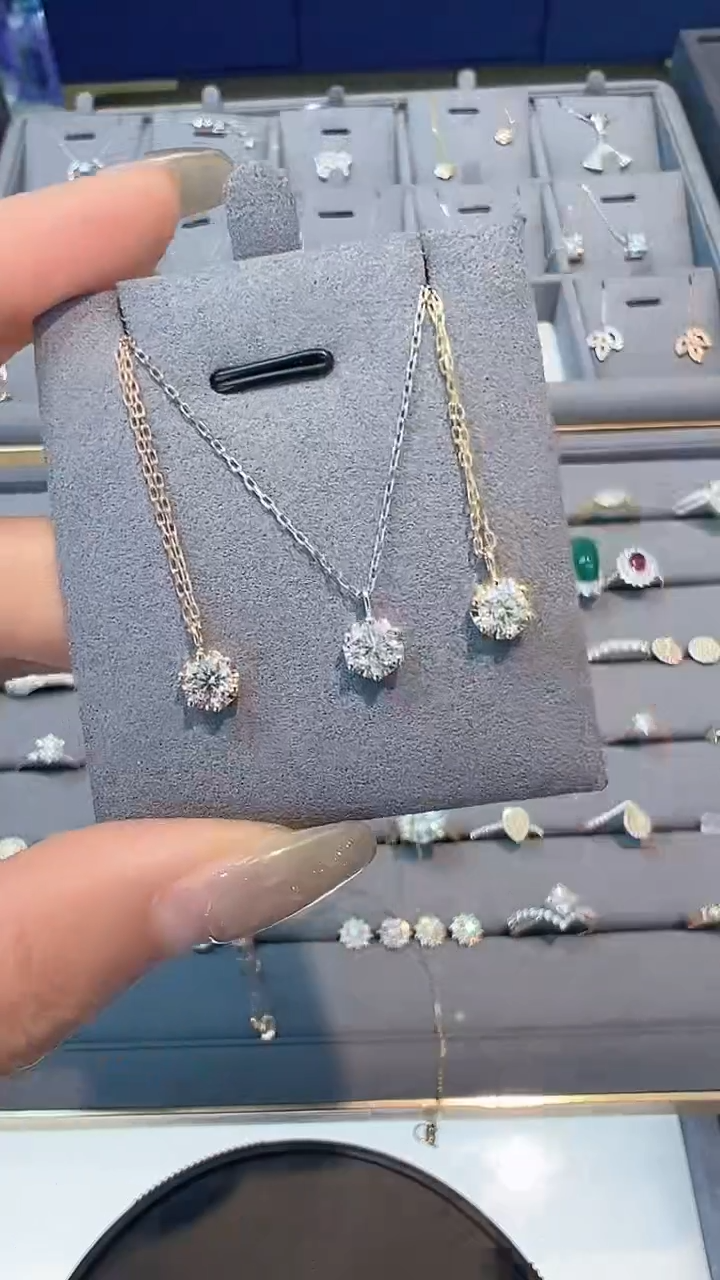 【闪购商品】钻石项链18K金镶嵌多样性发一