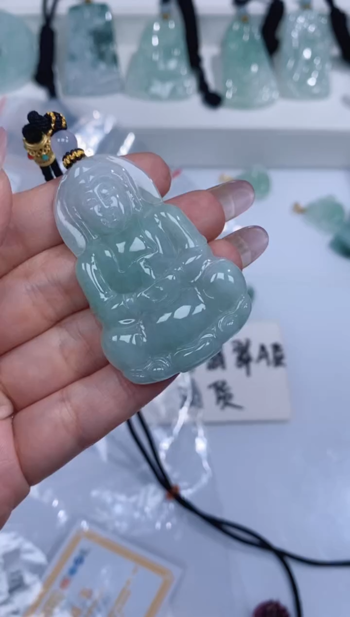 颈饰未镶嵌翡翠吊坠