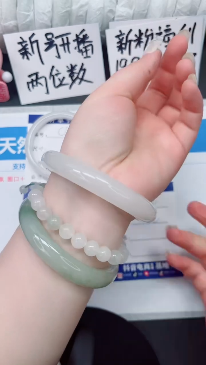 【闪购商品】石英质玉手镯未镶嵌c110