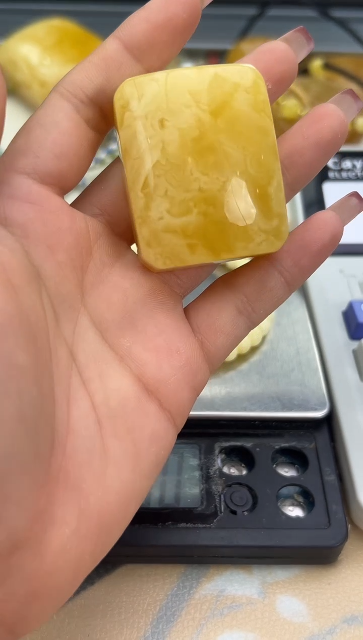 【闪购商品】琥珀裸石未镶嵌蜜蜡吊坠