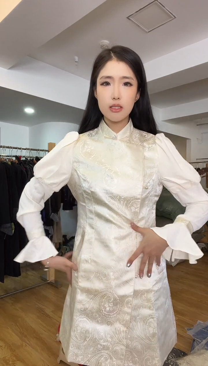 XL码      120-130斤  纱袖连衣裙