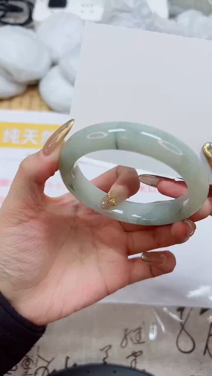 【闪购商品】石英质玉手镯未镶嵌K200-58.4