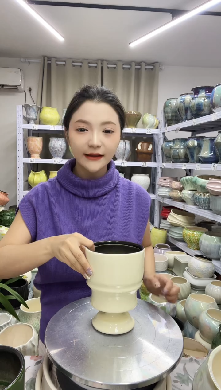 【12.4号】  花盆  高 ：  17  口：12