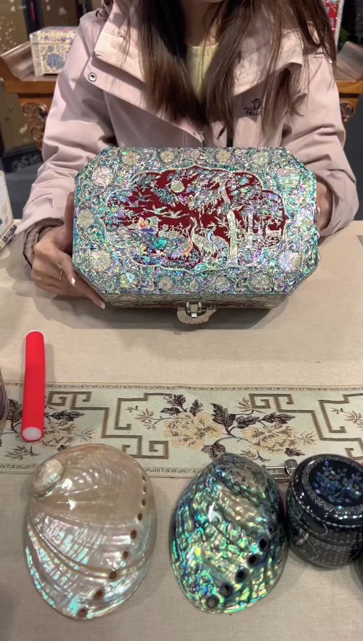 【闪购商品】鱼锁绒布底·弘贝雅螺钿漆器文化馆