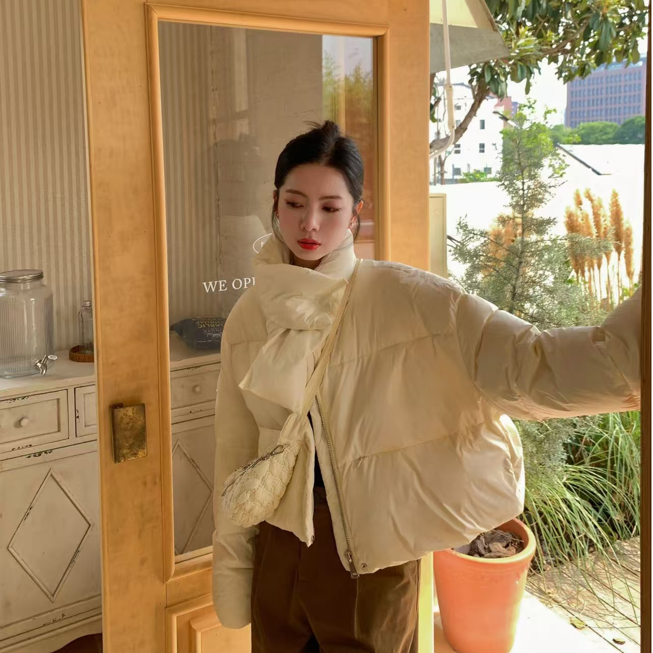 【钻石姐专享】时尚短款立领显瘦挎包羽绒服MD33347