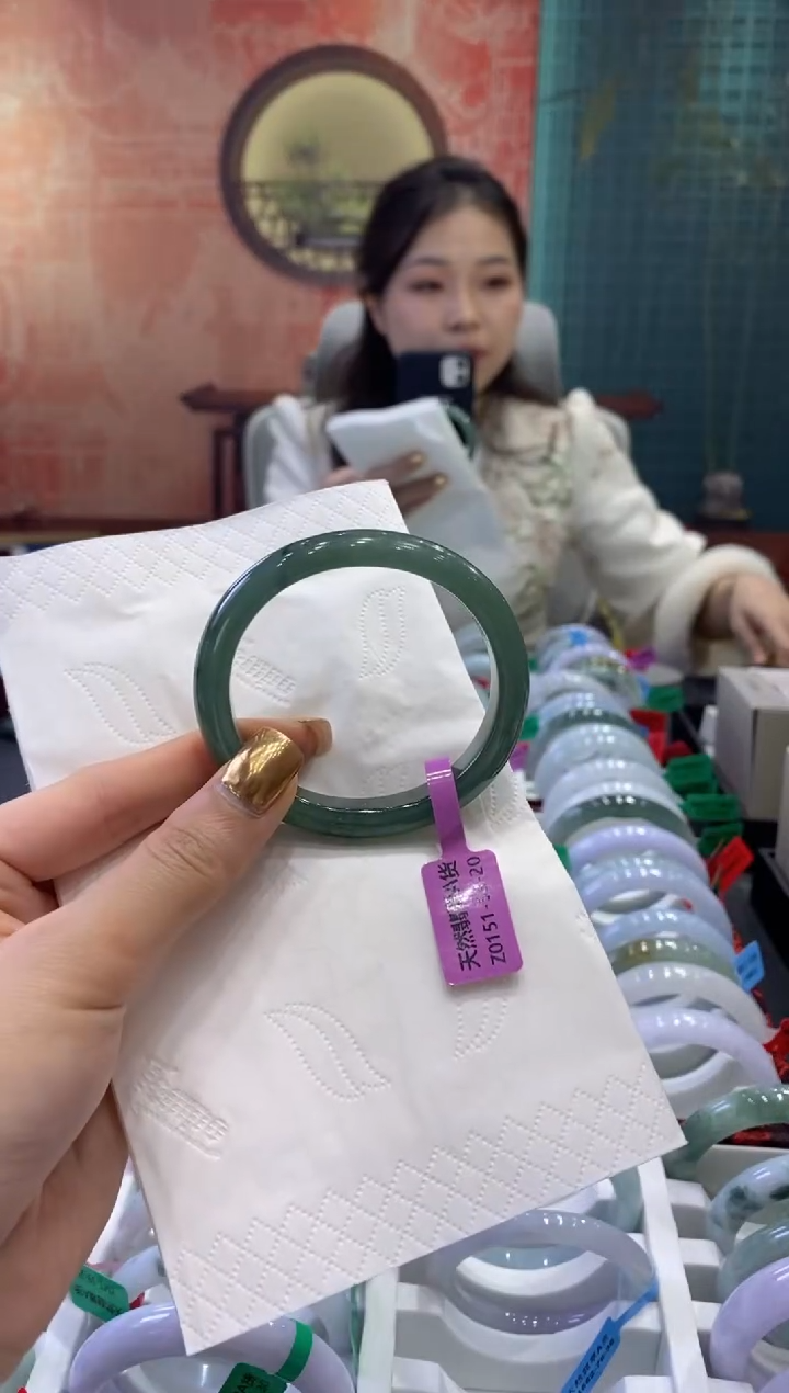 【闪购商品】翡翠手镯未镶嵌多人11715