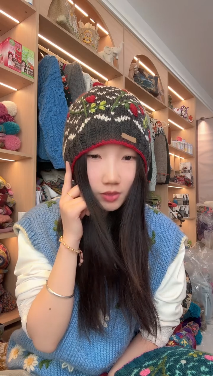 羊毛美利奴黑灰色玫瑰丸子帽