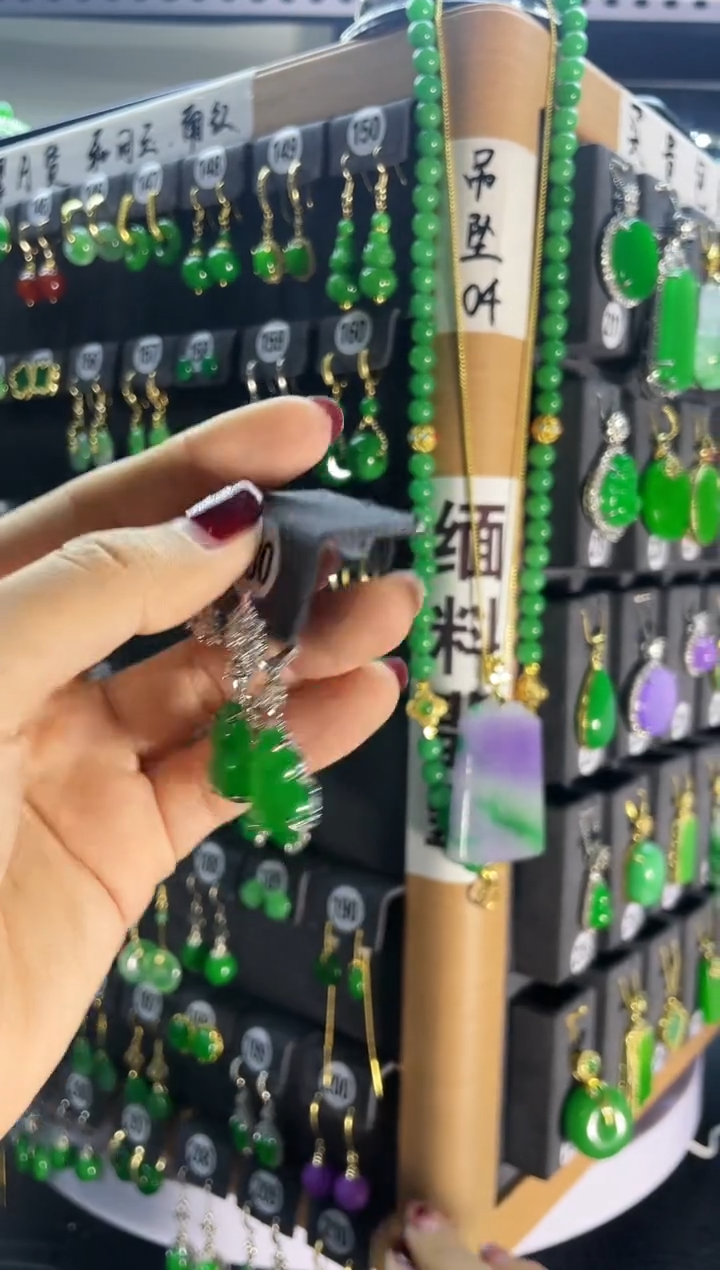 【闪购商品】翡翠耳饰银S925镶嵌180  