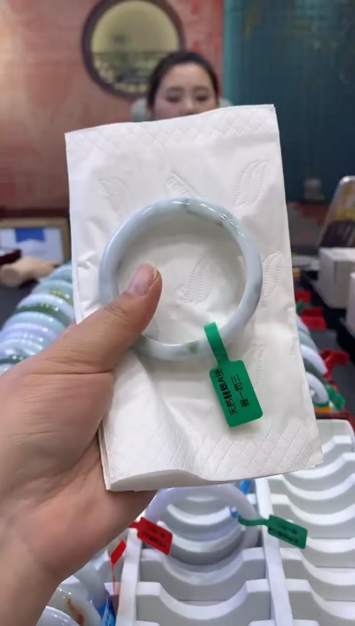 【闪购商品】翡翠手镯未镶嵌多人000483