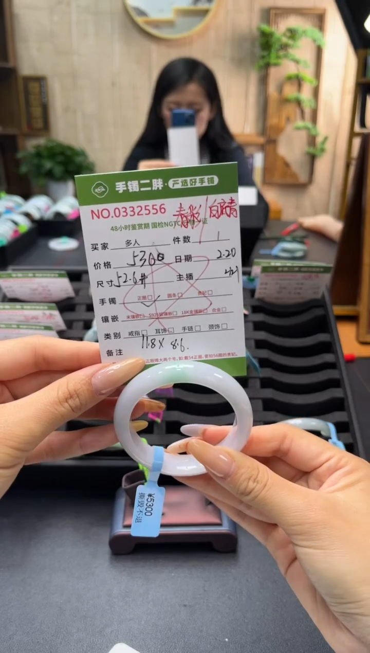 【闪购商品】翡翠手镯未镶嵌多人