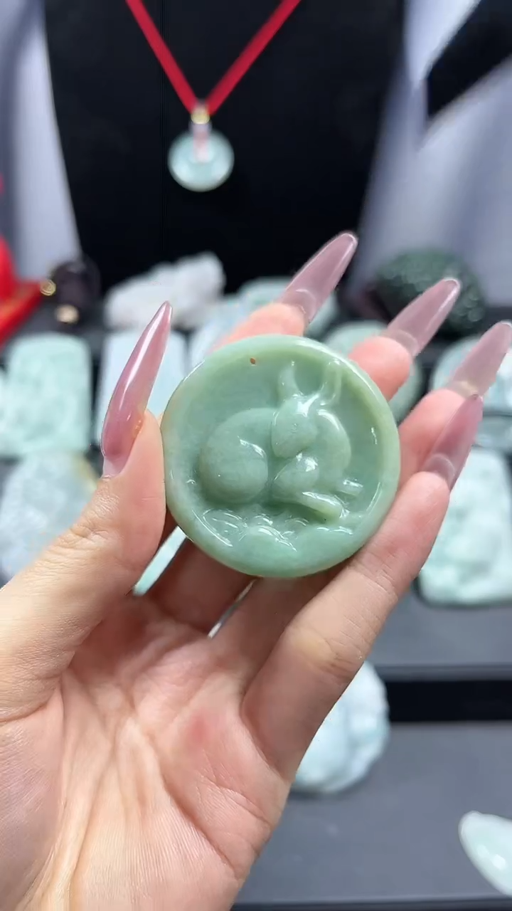 【闪购商品】翡翠颈饰未镶嵌小兔子