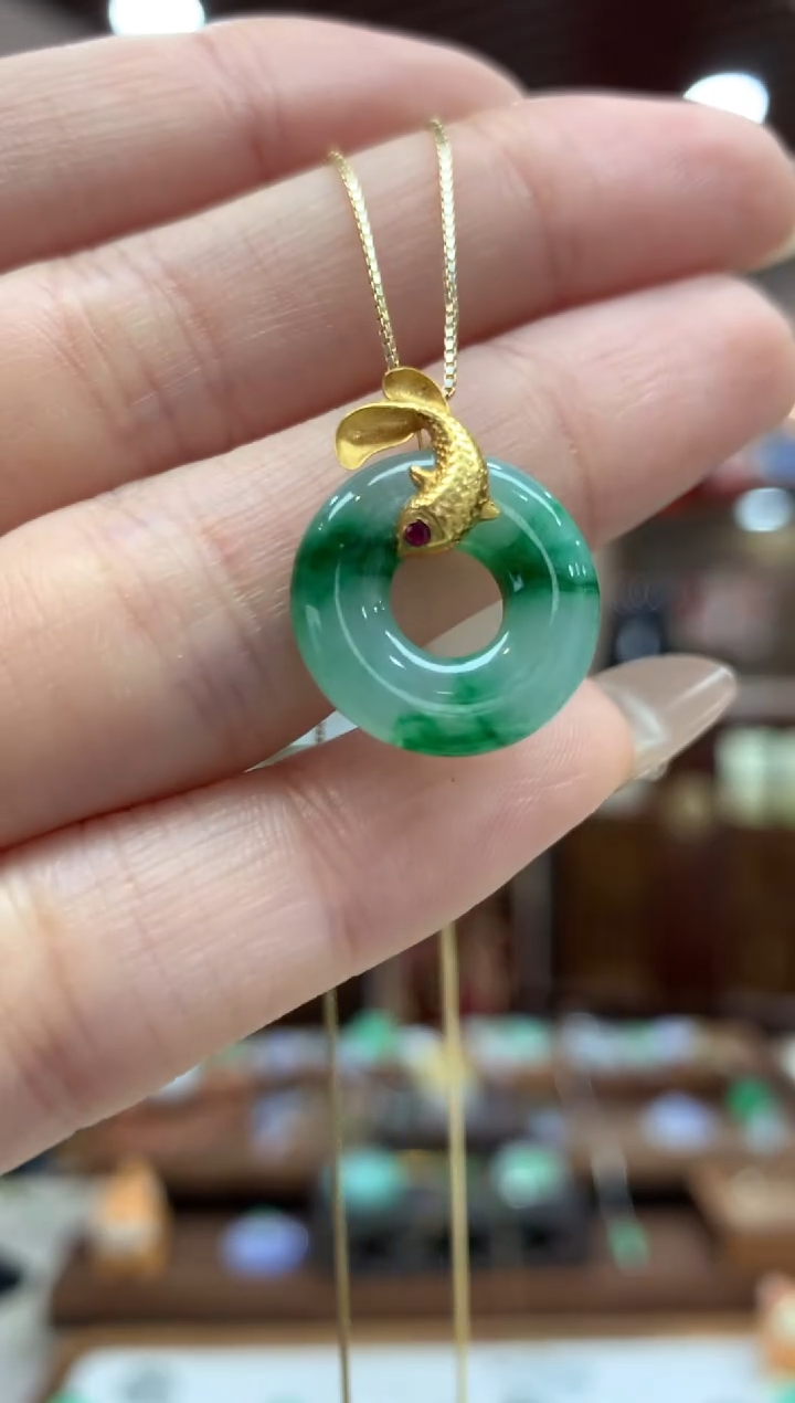 【闪购商品】翡翠吊坠(不含链)18K金镶嵌甜甜圈