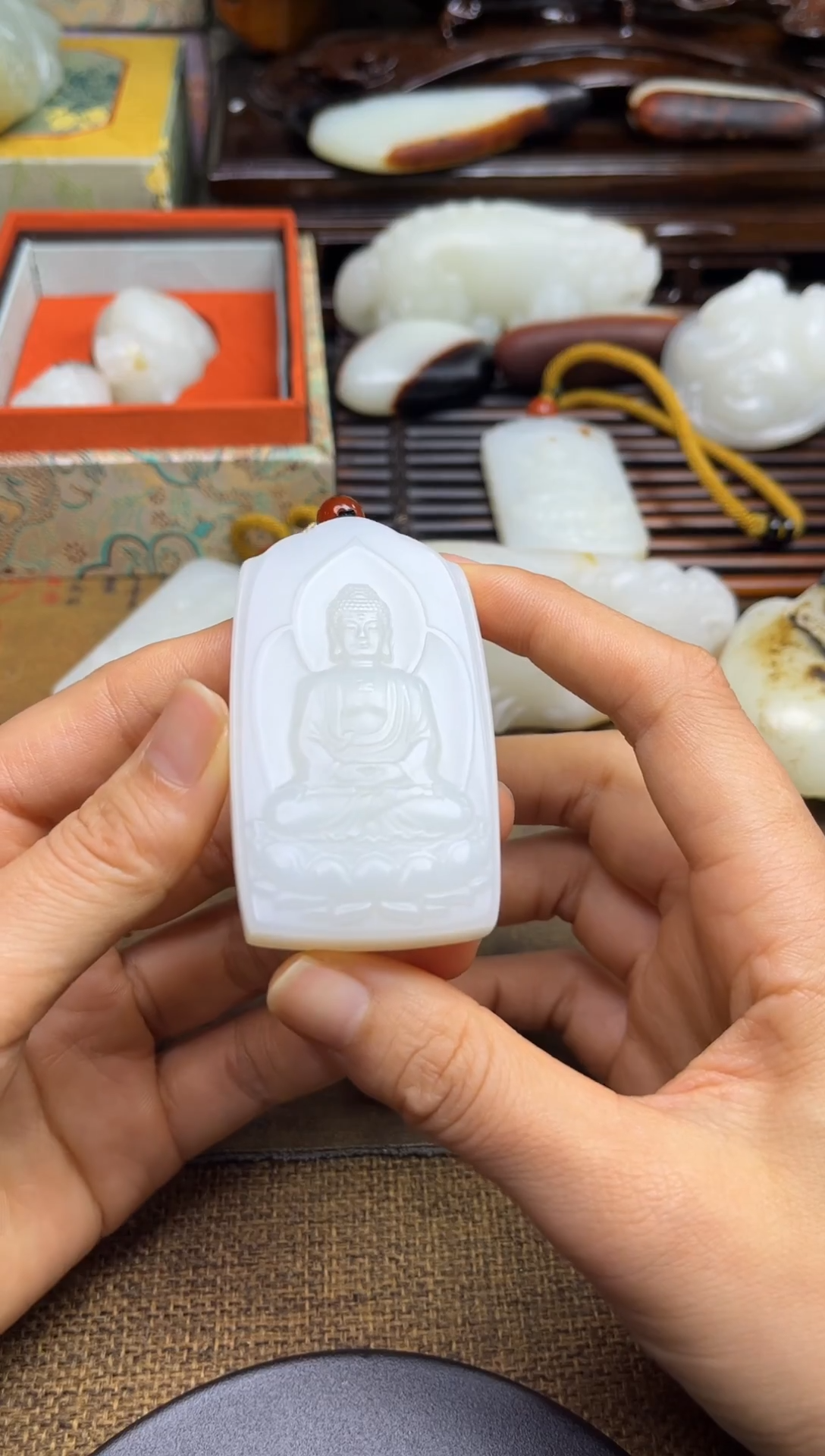 颈饰未镶嵌和田玉挂件