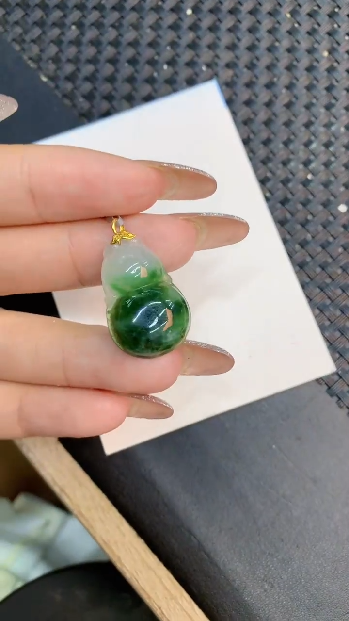 颈饰18K金镶嵌翡翠1