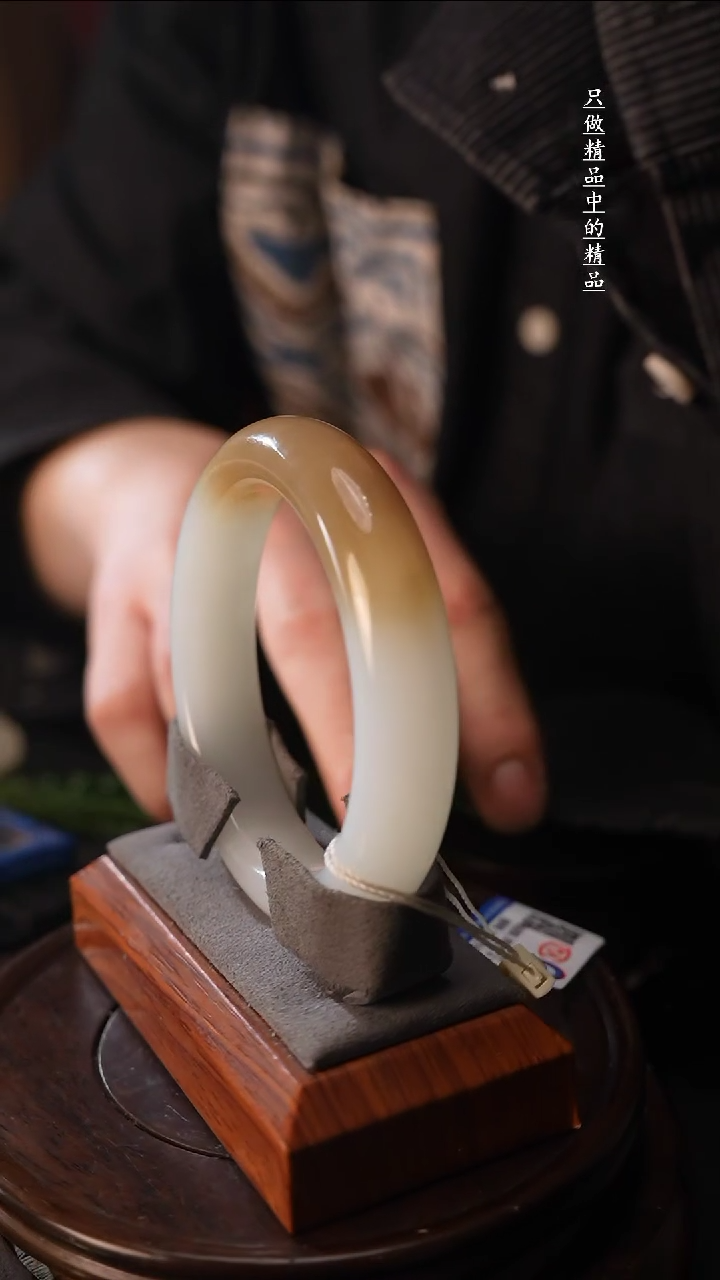 【闪购商品】南红玛瑙手镯未镶嵌糖白手镯55圈口