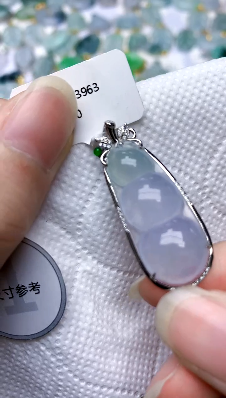 颈饰18K金镶嵌翡翠天然A货翡翠